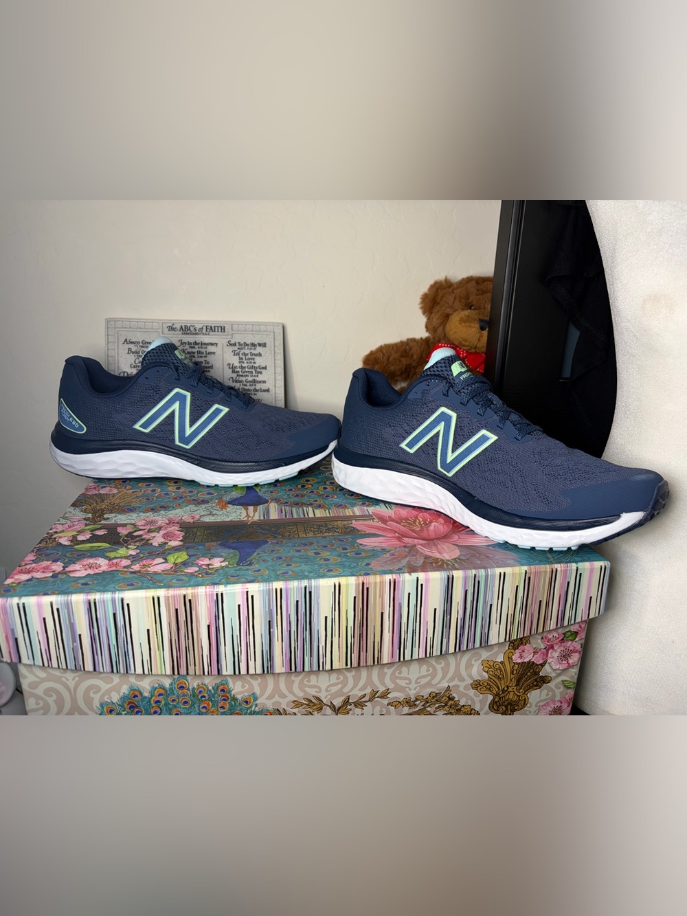 New Balance Fresh Foam 680 V7 Women’s 11 Men’s 9.5 Navy Running Shoes